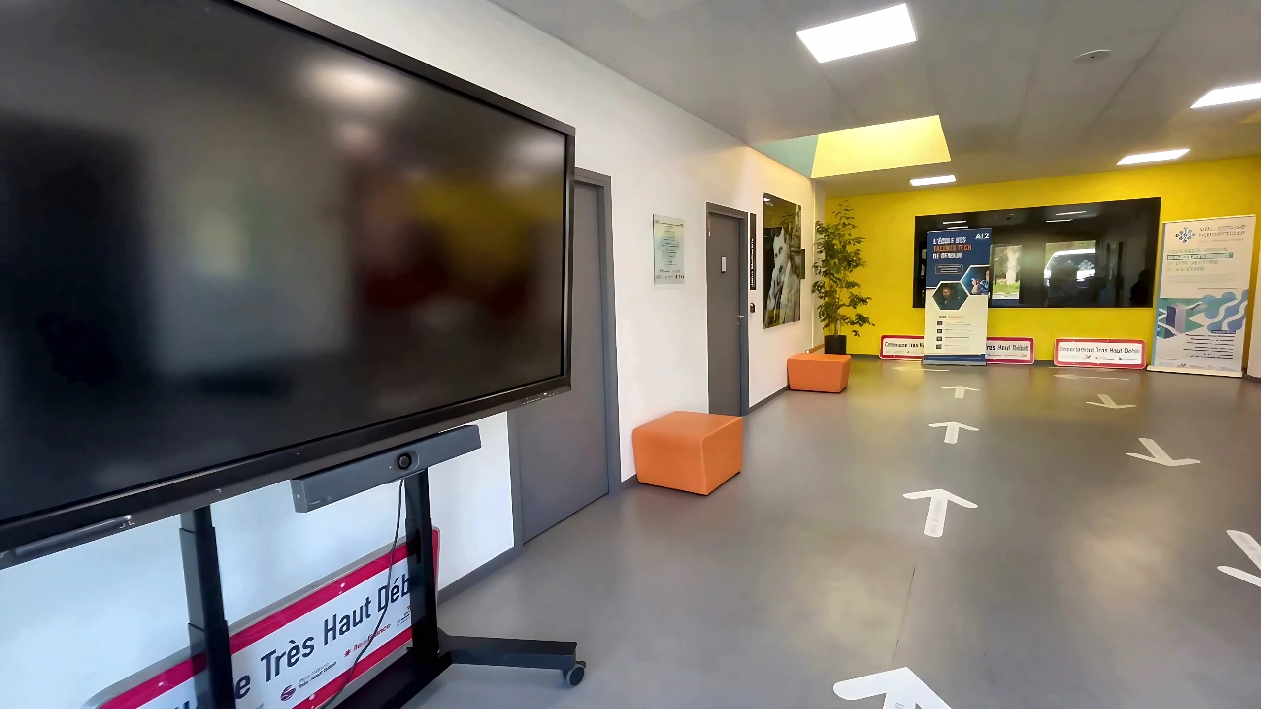 AI2 campus in Ecouen: entrance hall