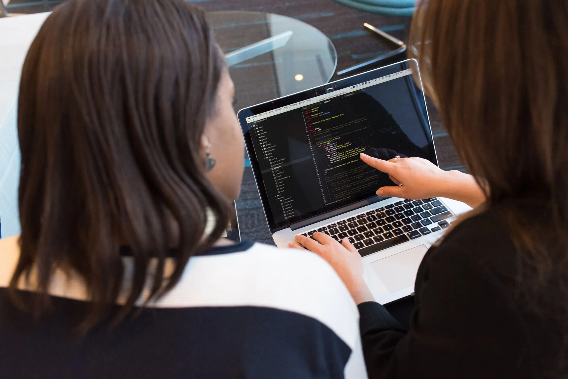 Students working together on an AI project